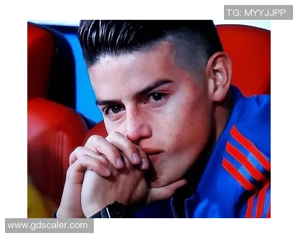 帅气足球明星男士头像精选,展现运动魅力与个性风采 帅气足球明星男士头像精选,展现运动魅力与个性风采