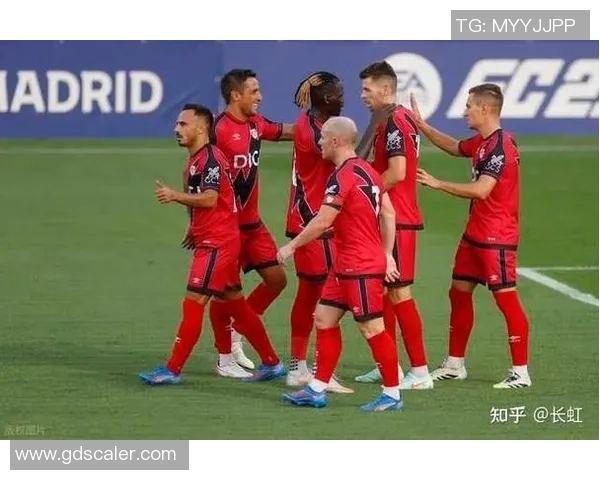 足球明星妻子的时尚穿搭大揭秘让你领略她们的独特魅力与风格