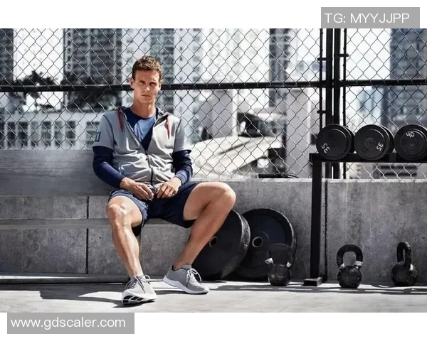 足球明星男士瘦腿健身秘诀与精彩瞬间分享