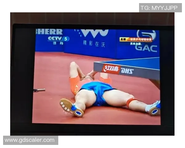 男足球明星意外曝光裸翘臀照片引发热议网友纷纷评论热辣场面令人瞩目 男足球明星意外曝光裸翘臀照片引发热议网友纷纷评论热辣场面令人瞩目