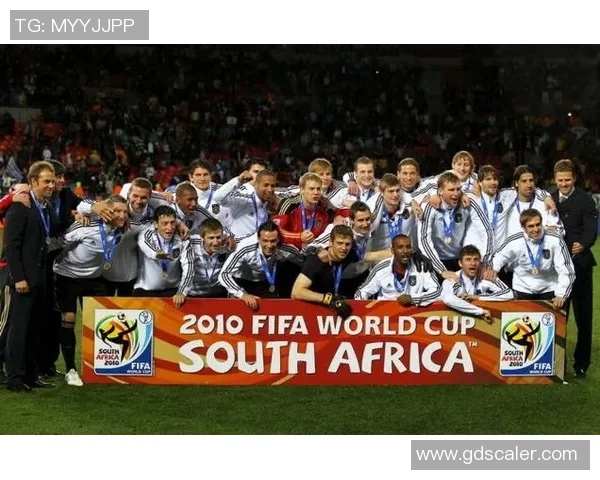 足球明星与他们所效力球队的辉煌历程与成就分析